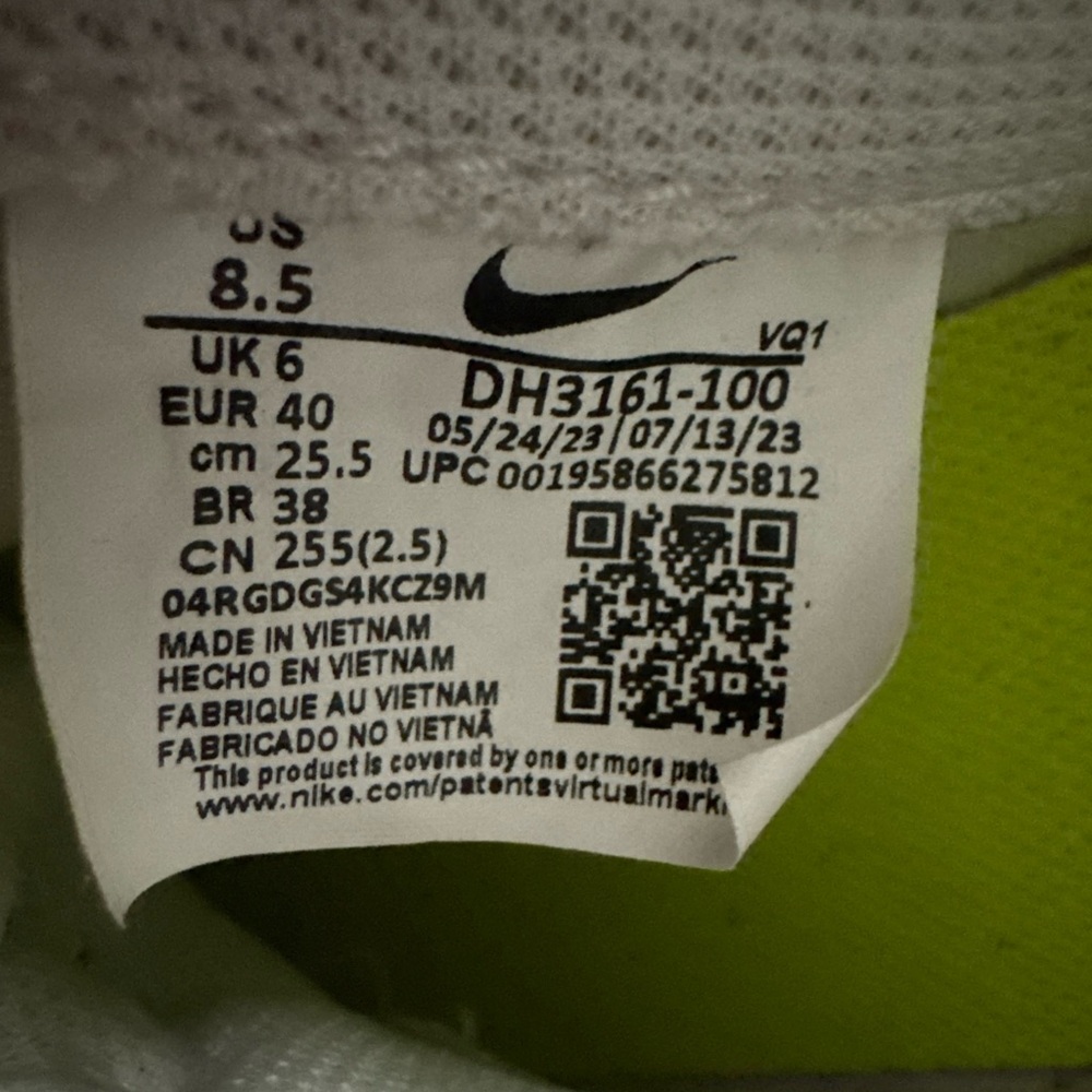 Nike White and Black Sneakers with Gold Accents - Picture 6 of 8